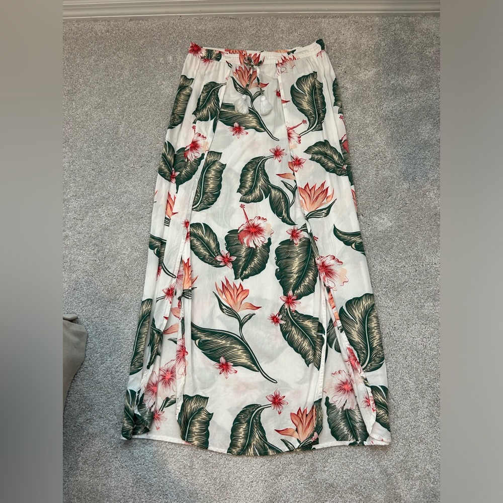 Roxy Marshmallow White and Green Tropical Floral Maxi Skirt with Slits, size M